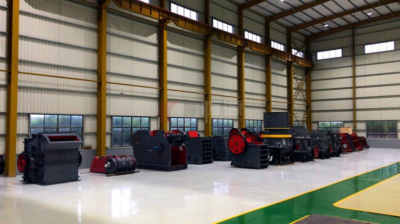 破碎機工廠設備展廳一角